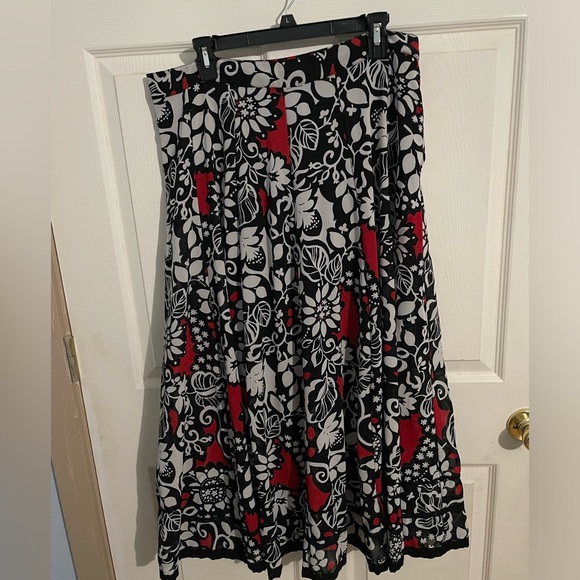 LOVE ❤️ this stunning tiered skirt!!! - Picture 2 of 7